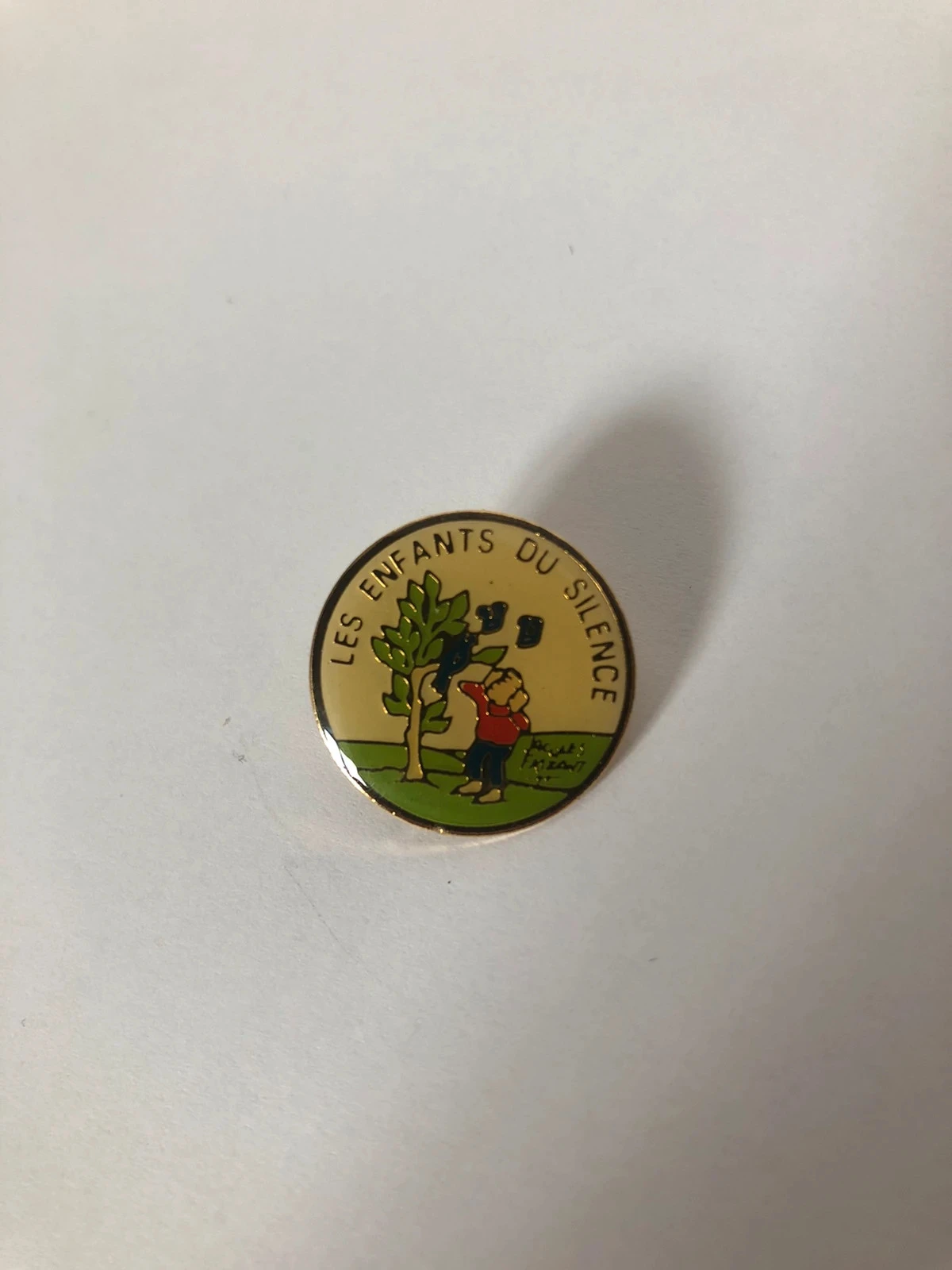 Pin's vintage "Les Enfants du Silence"  Associatif / Humanitaire (Années 90) – photo 2
